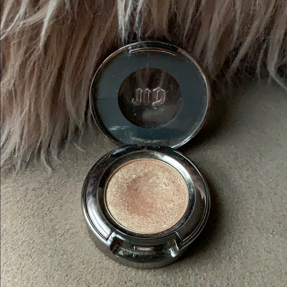 Urban decay gold  eyeshadow